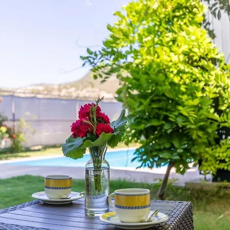 Nyaraló Spacious With Pool & Veranda, Nature Retreat *
